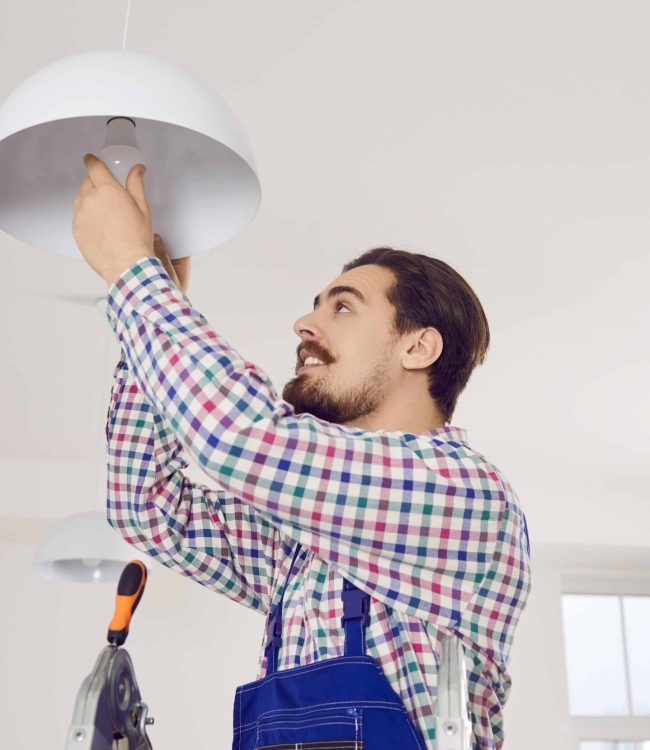 Man in electric AdobeStock_479317015 Man in electric AdobeStock_479317015